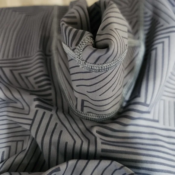 Gymshark ☆ Geometric Patterned Gray/Blue Women's Leggings. NWOT - Picture 3 of 6